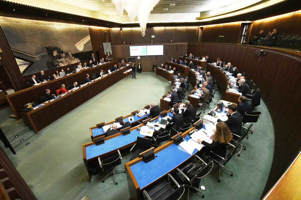 (ACON) BILANCIO/6. OK ARTT 10,11,12,13,14, 1: 154 MLN PATRIMONIO E 80 FINANZE