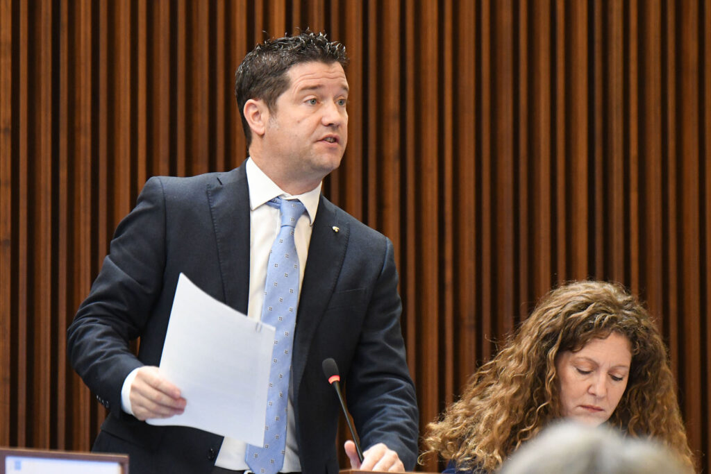 (ACON) BILANCIO. MAURMAIR (FDI): STRUMENTO POLITICO PER ORIENTARE SCELTE FVG