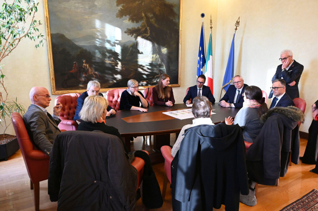 (ACON) SALUTE. PETIZIONE SENOLOGIA TOLMEZZO A BORDIN: VALUTEREMO ATTENTAMENTE