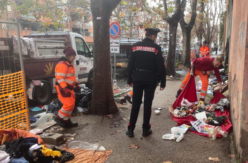 #CONTIENE FOTO# OSTIA – SERVIZIO ANTIDEGRADO DEI CARABINIERI. SANZIONI PER QUATTRO PERSONE.