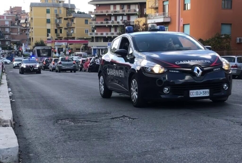 #CONTIENE FOTO# ROMA – CONTROLLO STRAORDINARIO DEI CARABINIERI NEL QUARTIERE AURELIO. TRE ARRESTI, SEI DENUNCE E SANZIONI AMMINISTRATIVE.