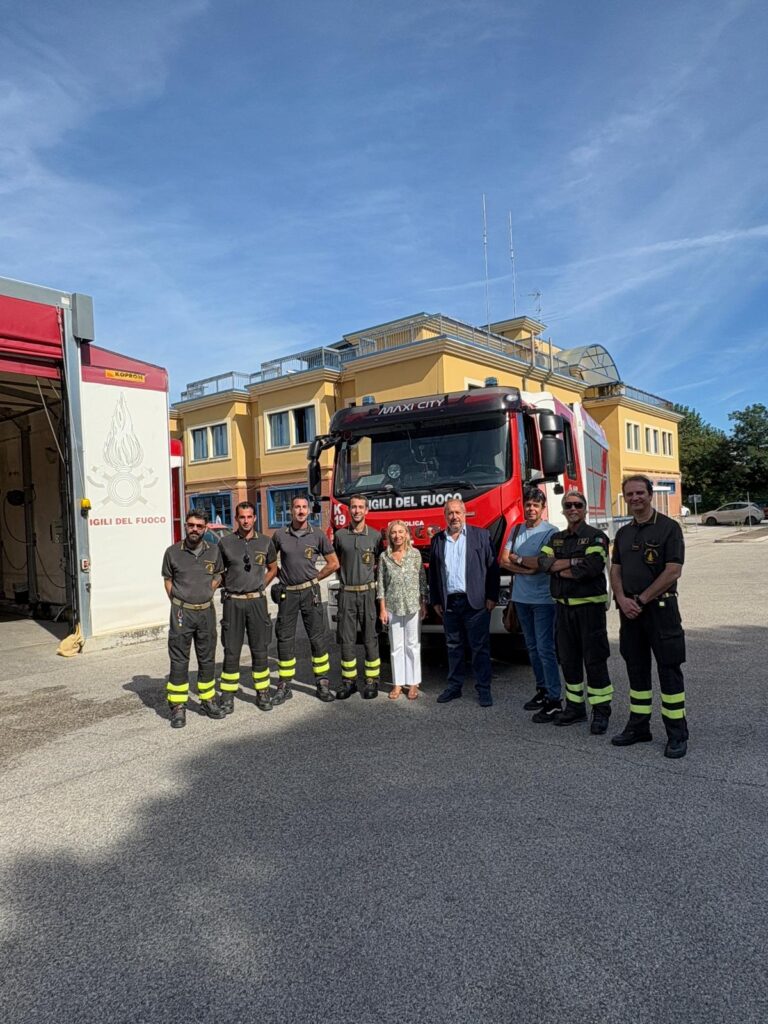 COMUNICATO STAMPA -
Cattolica: riparata la pompa di calore nella sede dei Vigili del Fuoco. Il Comune: “Un presidio fondamentale per la sicurezza della città”