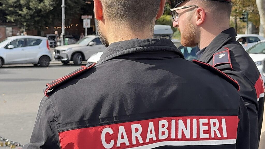 #CONTIENE FOTO# CARABINIERI ARRESTANO UOMO DOPO AVER MINACCIATO PERSONALE SANITARIO E ASPORTATO 1 LT DI METADONE.