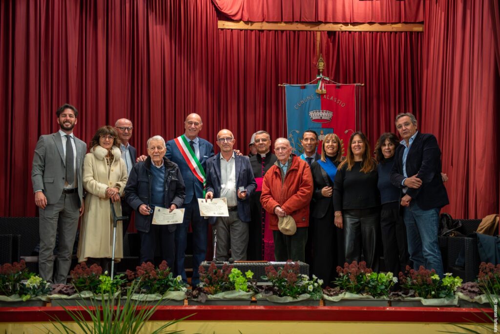 CS – Consegnato l’Alassino d’Oro al Comandante Giuseppe Milani e alla memoria del Dott. Alberto Giraldi
