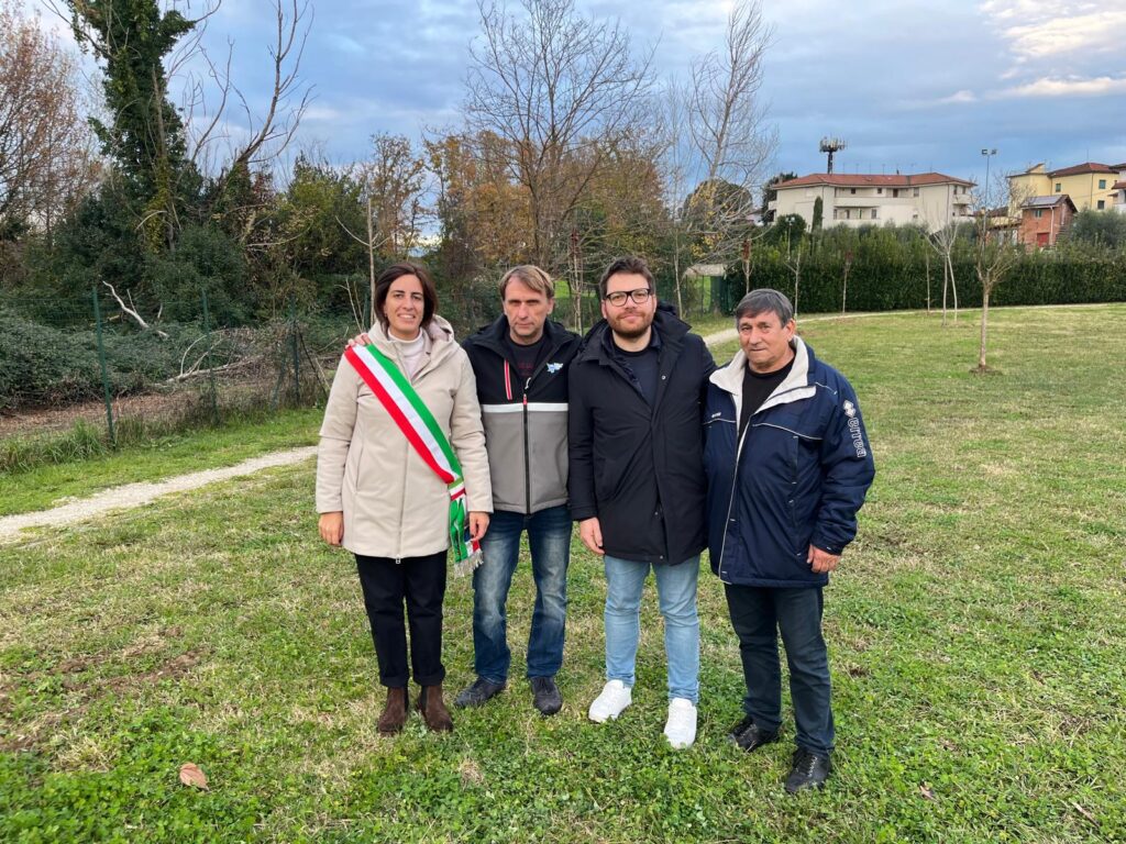 “Un albero per ogni nuovo bimbo o bimba” con il Consorzio di Bonifica Toscana Nord: piantati 59 alberi || Comunicato stampa e foto
