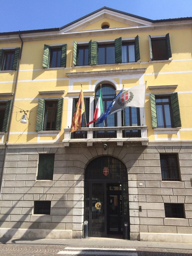 COMUNICATO STAMPA 16 DICEMBRE – SOSTA IN CENTRO STORICO, DA MERCOLEDÌ 17 DICEMBRE APRE L’INFO POINT SOSTA PER LE RICHIESTE DI ABBONAMENTO CON DECORRENZA 1° GENNAIO 2026