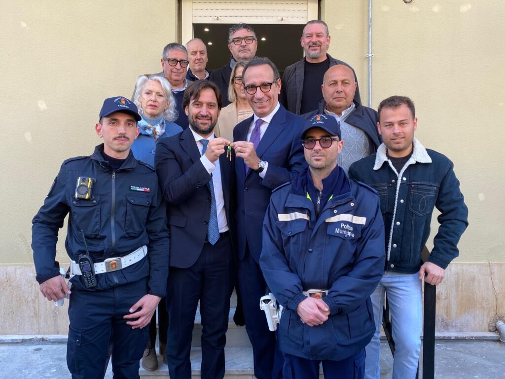 Palermo, recuperato e consegnato l’alloggio popolare vandalizzato a Borgo Nuovo. Schifani e Aricò: «La Regione ha mantenuto gli impegni presi»