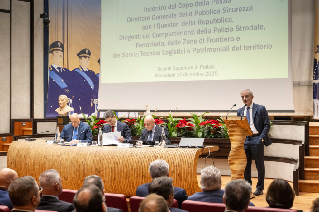INCONTRO MINISTRO DELL’INTERNO E DEL CAPO DELLA POLIZIA CON I QUESTORI E I DIRIGENTI DEI COMPARTIMENTI DELLE SPECIALITA’