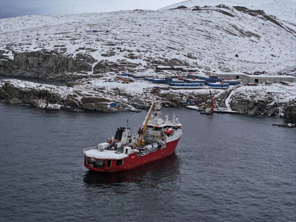 COMUNICATO STAMPA OGS | Antartide: la rompighiaccio Laura Bassi inizia missione scientifica