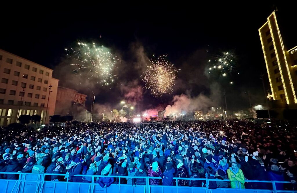 Un Capodanno da tutto esaurito alla Spezia: in piazza Europa per i Negrita e i Crazy 90s oltre 10mila persone