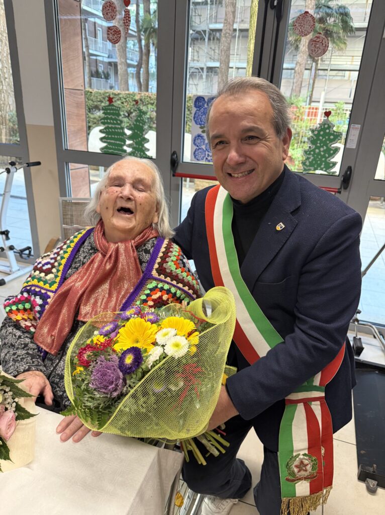 Comunicato stampa: Il Vicesindaco Gianni Grandu ha portato gli auguri a Adriana Giulianini che ha compiuto 100 anni.