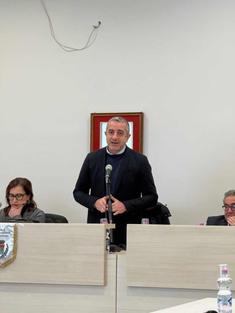 Cassano All’Ionio: il Consiglio Comunale da il via libera alla rotatoria tra le Statali 534 e 106 e approva all’unanimità i punti all’ordine del giorno