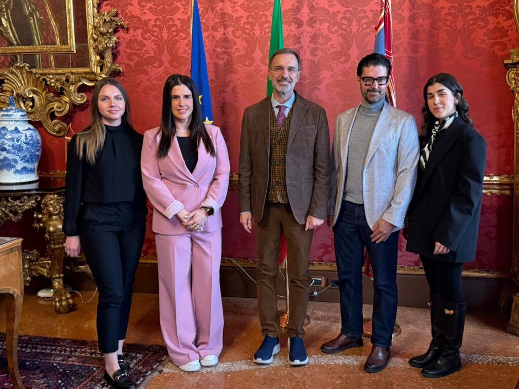 Comunicato Stampa 94/2026 Innovazione, trasparenza di filiera e strategie tra imprese per la filiera della Moda: l’assessore Bitonci ha incontrato i vertici della RIR Face Design