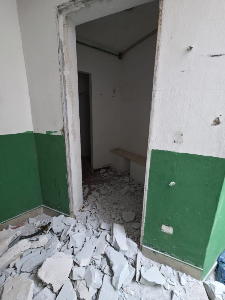 Danni ingenti al campo “Falasche”. Il sindaco: “Fatto gravissimo, non ci faremo intimidire”
