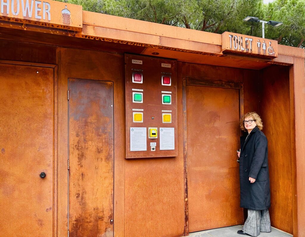 Aperto a Castiglione della Pescaia il nuovo bagno pubblico in viale Tirreno
