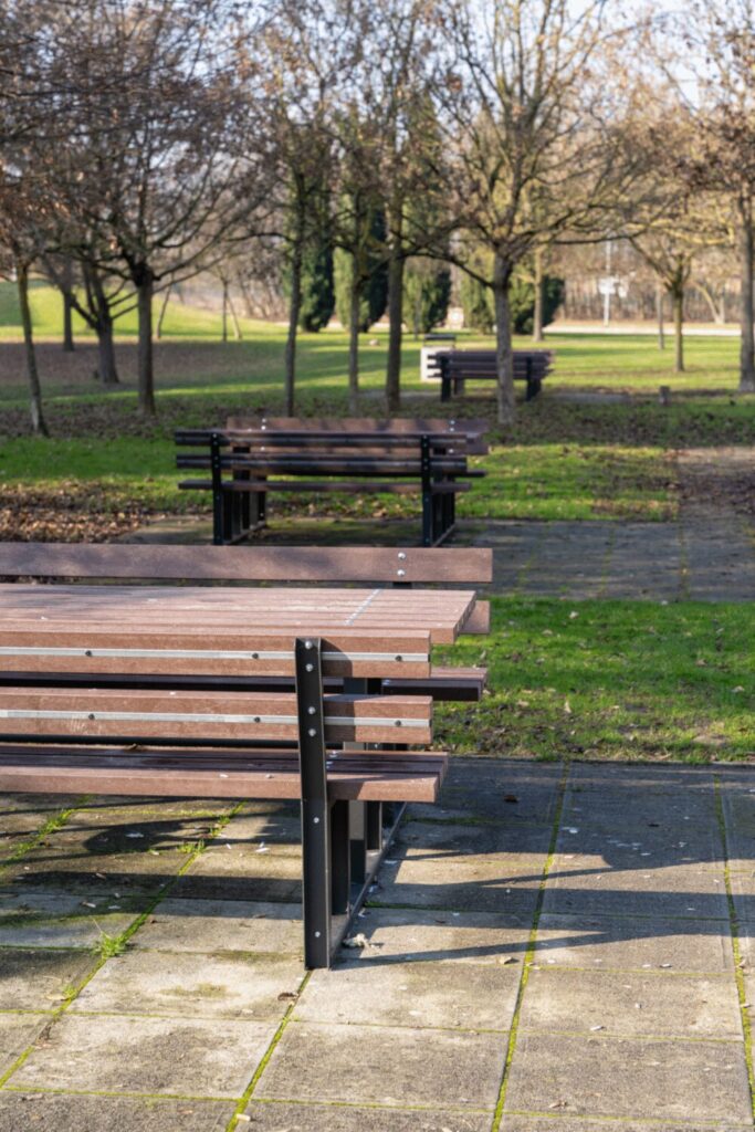 Nuove rastrelliere, panchine e tavoli nei parchi di Castel Maggiore