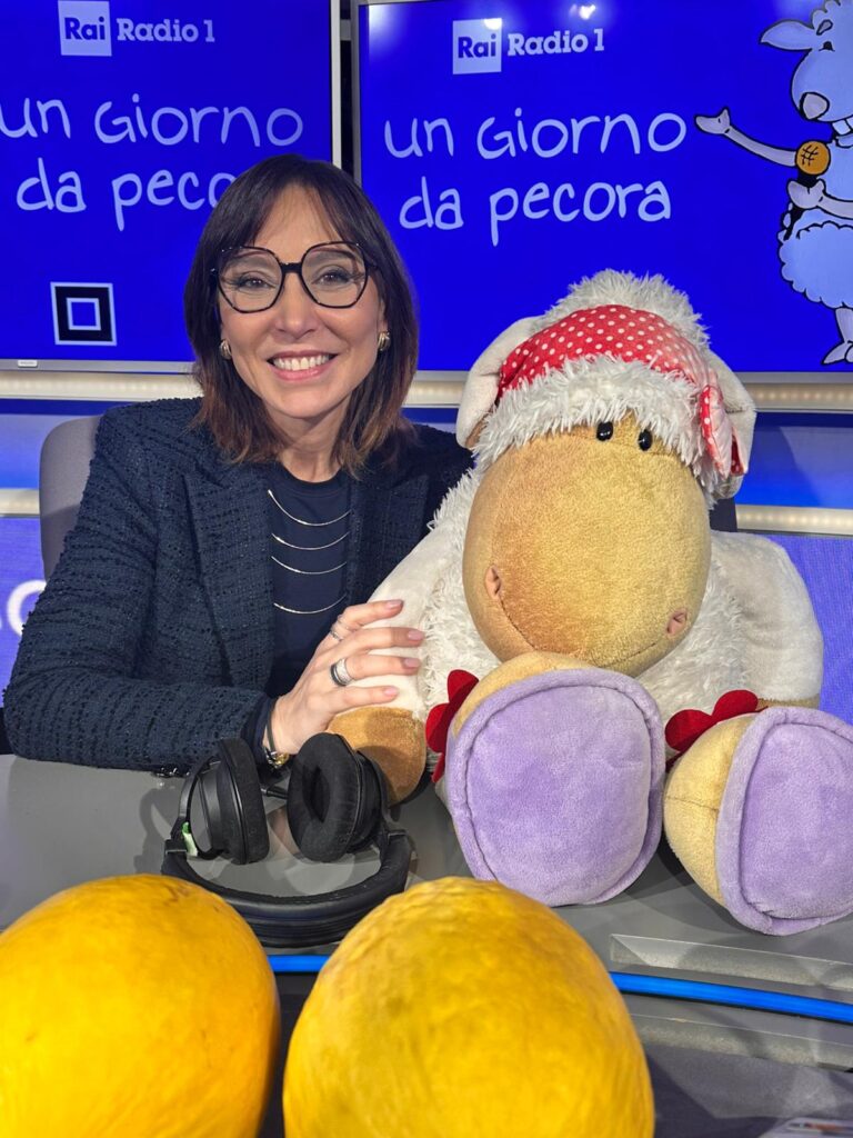 LA DEPUTATA FDI LUCASELLI E IL VINO: HO UNA CANTINA DA 500 BOTTIGLIE, VENGONO DA TUTTO IL MONDO. C’E’ QUASI TUTTO MA NON I FRANCESI. IL MIGLIORE? UN PINOT GRIGIO PARADISIACO…