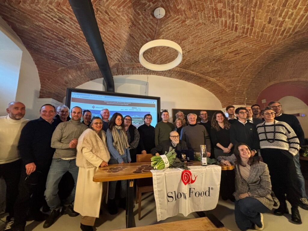 Comunicato stampa / BROCCOLETTO DI CUSTOZA D’ORO A CARLO PETRINI: UN PREMIO CHE RACCONTA LA FORZA DI UNA COMUNITÀ