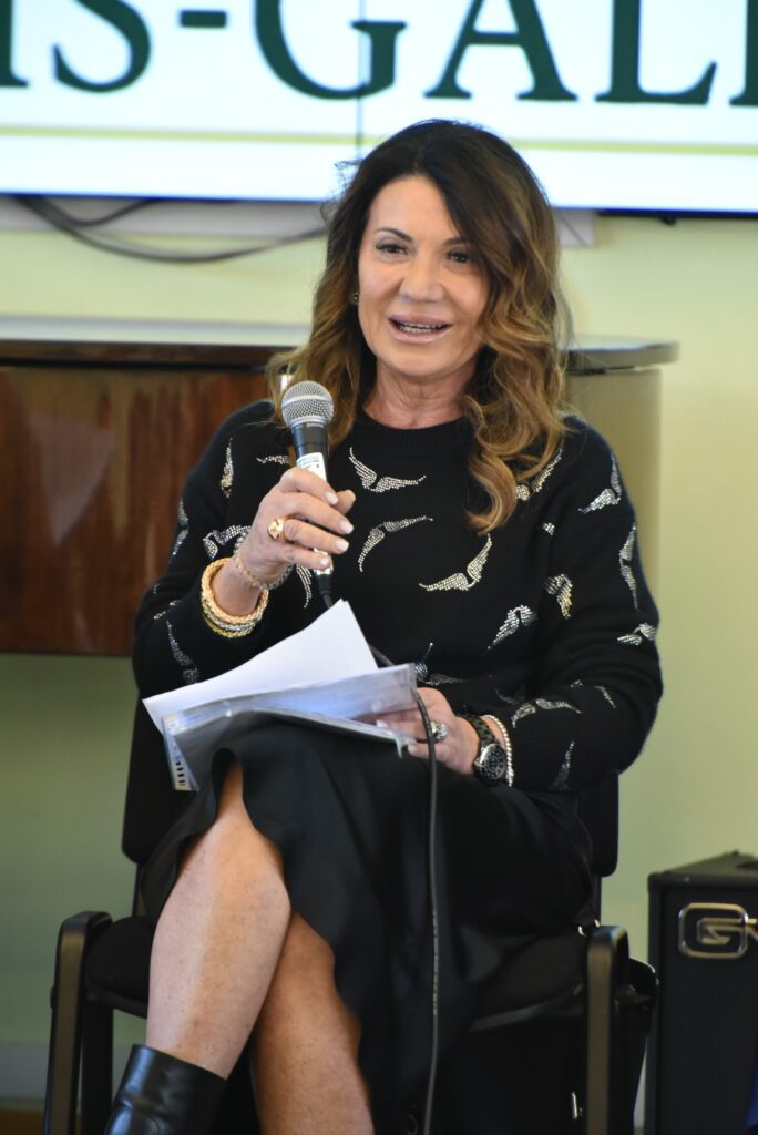 Al quarto appuntamento de Il Viaggio delle Idee le dottoresse Patrizia e Stefania Bifolco hanno rapito l’attenzione degli studenti sul ruolo della farmacia e il rapporto con i giovani