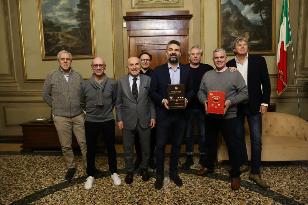 I PRODOTTI DI RIZZATI VOLANO CON LUFTHANSA. OGGI IN COMUNE L’INCONTRO TRA ASSESSORE AL COMMERCIO, LA SOCIETÀ FERRARESE E LA MULTINAZIONALE DEI SERVIZI DI OSPITALITÀ AEREA: “LE PRELIBATEZZE NOSTRANE FANNO CONOSCERE FERRARA NEL MONDO”