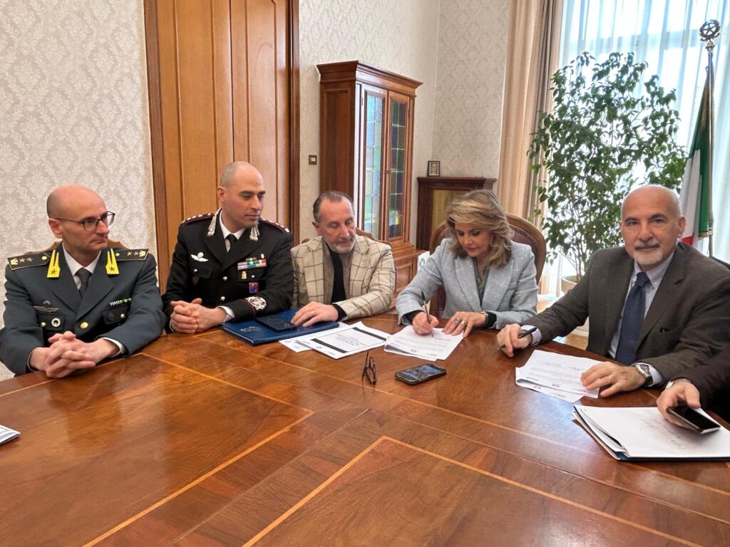 sottoscrizione protocollo Prefettura ABI per la prevenzione della criminalità ai danni delle banche e dei clienti