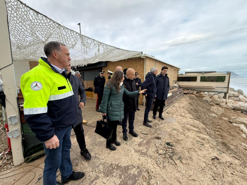Mareggiata a Porto Recanati, sopralluogo del presidente Acquaroli – comunicato e foto