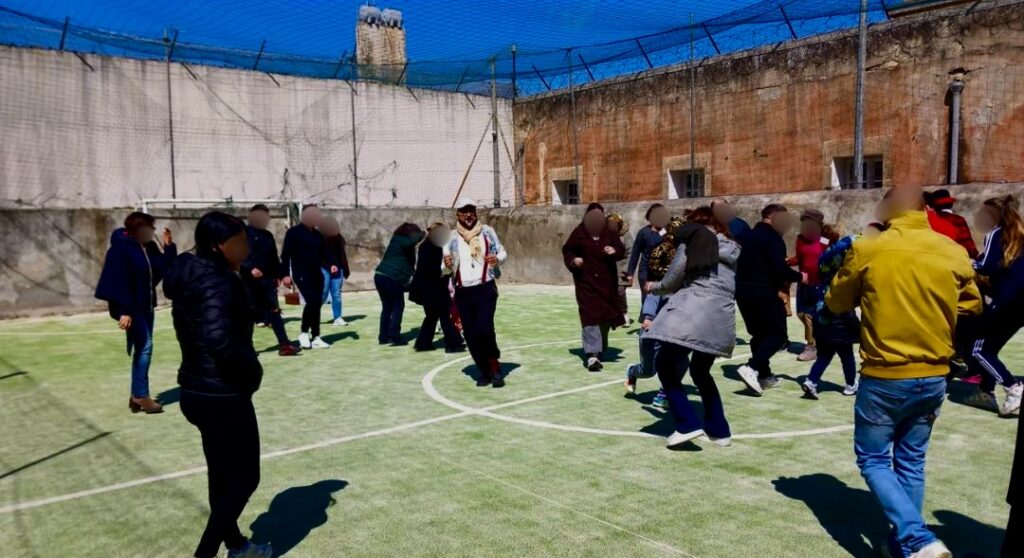 Casa Circondariale di Ragusa, Labirinti rivoluziona l’incontro tra padri detenuti e figli