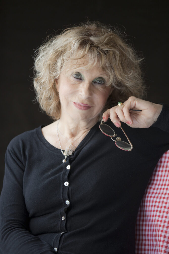 Libri da queste parti: giovedì 12 marzo appuntamento con ‘Dietro l’orizzonte un mondo’ di Angela Nanetti in dialogo con Debora Grossi