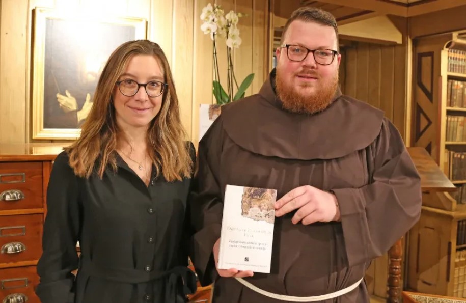 TS 13/3/2026 LUNEDÌ 16 MARZO ALLE ORE 17 NELLA SALA CONFERENZE DELLA BIBLIOTECA HORTIS PRESENTAZIONE DEL VOLUME “ENEA SILVIO PICCOLOMINI (PIO II) TRA LE ALPI E L’ADRIATICO. SULLE TRACCE DEL GRANDE UMANISTA” DI ANJA BOŽIČ E JAN DOMINIK BOGATAJ