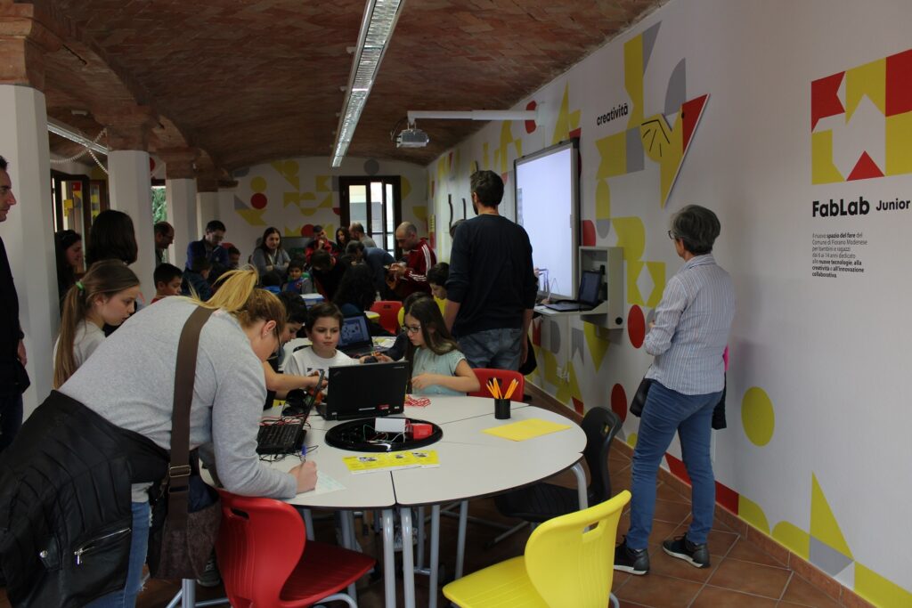 Cs “Il FablLab Junior compie 7 anni”