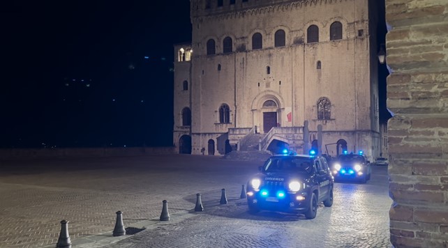 Gubbio (PG): i Carabinieri denunciano due persone responsabili di furto all’interno di un negozio di elettronica.