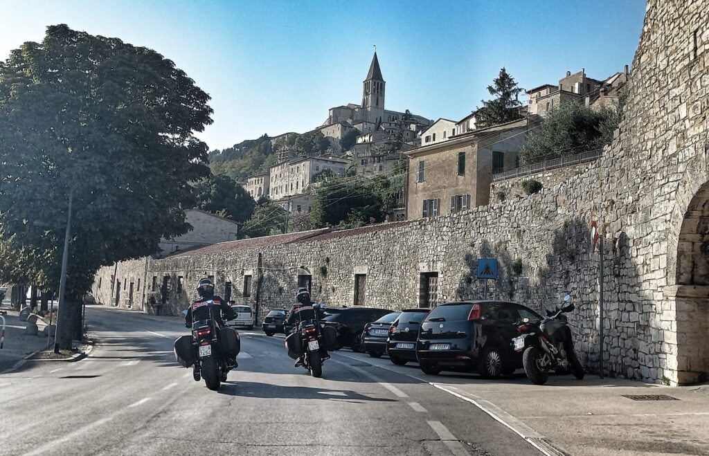 Todi (PG): truffa ai danni di un’anziana, 83enne, i Carabinieri arrestano un 51enne in trasferta e recuperano l’intera refurtiva.
