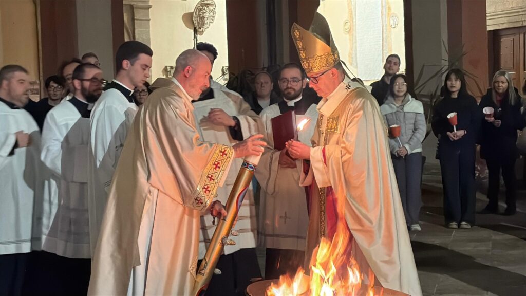 Perugia. Celebrata in cattedrale la Veglia pasquale. L’omelia-messaggio augurale dell’arcivescovo Ivan Maffeis: