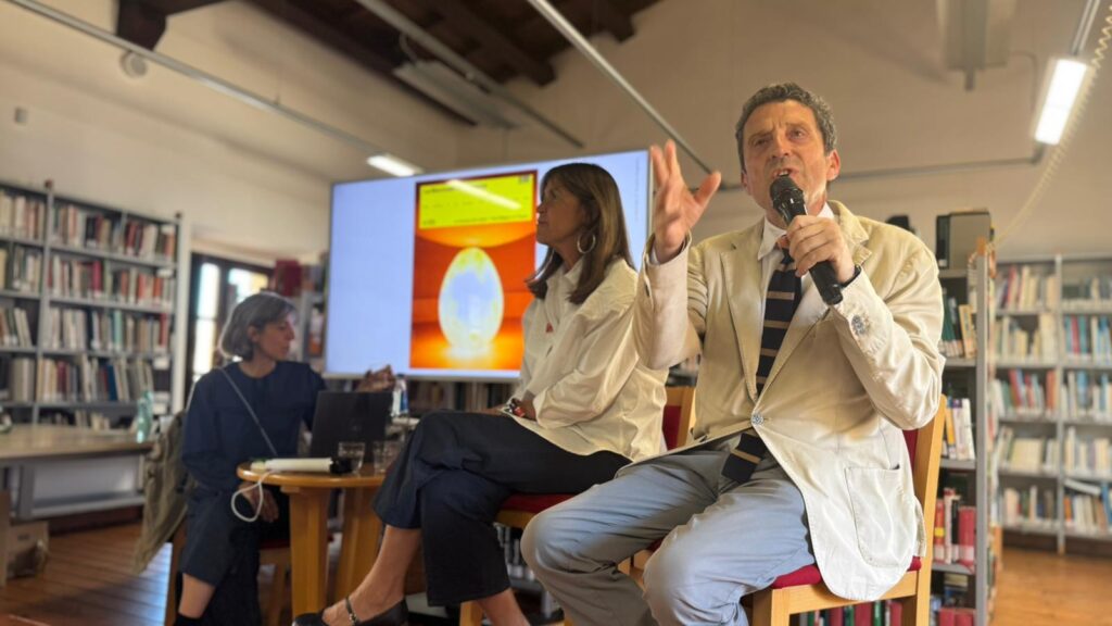 La Biennale di Venezia arriva a Oristano – Pietrangelo Buttafuoco e Debora Rossi presentano la Rivista ”Alfabeti – Alphabets