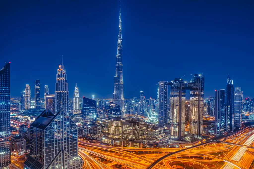 Lo skyline di Dubai: la città prosegue il suo percorso verso un'economia green e sostenibile (Foto: ZQ Lee / Unsplash)