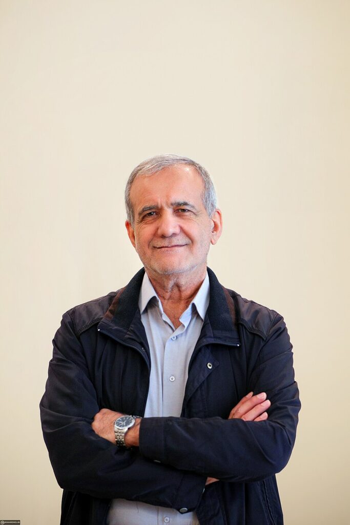 Il Presidente iraniano Masoud Pezeshkian annuncia il rilascio di 6 miliardi di dollari di asset iraniani detenuti in Qatar.