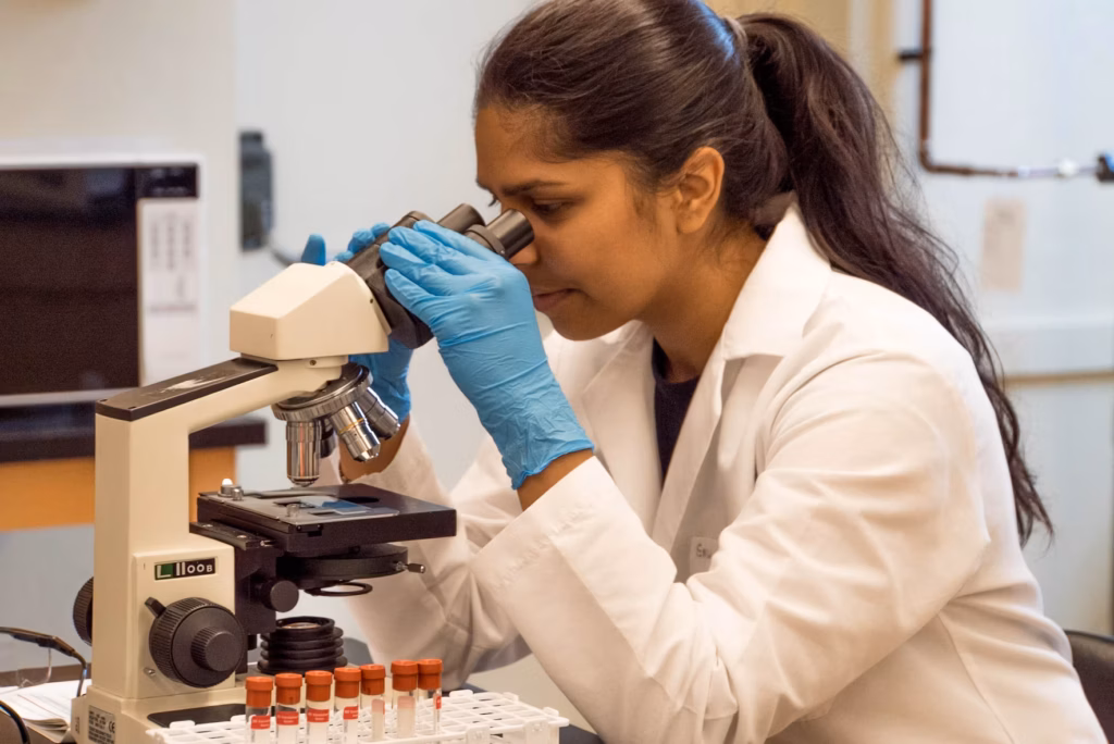 Ricerca scientifica al centro della cooperazione internazionale: la sfida tecnologica contro il cancro unisce le competenze di Mosca e dell'Avana (Foto: Trust Tru Katsande/Unsplash