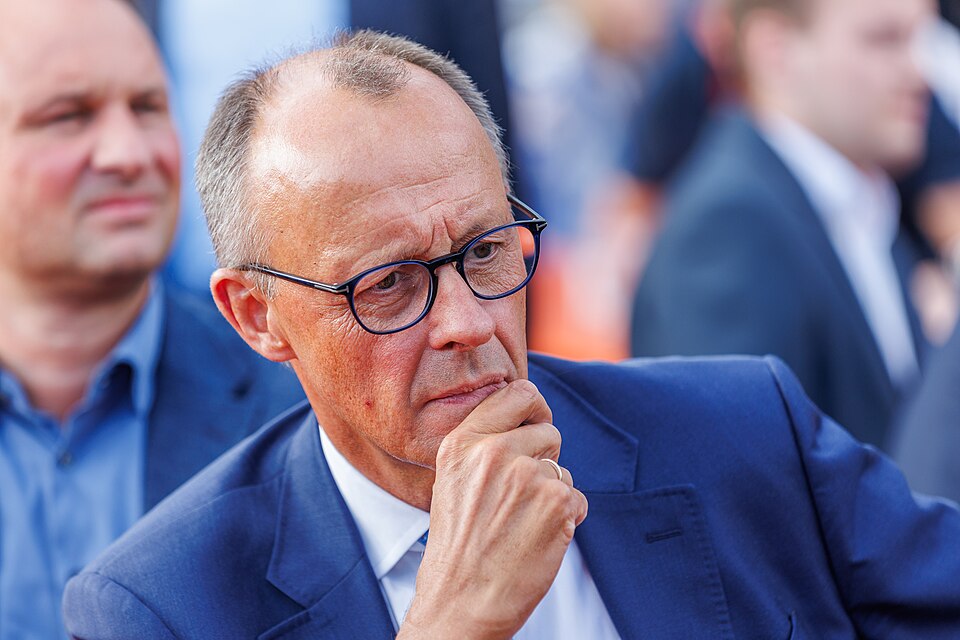 Ucraina, Merz chiude alla Russia: “Nessun ruolo nelle garanzie di sicurezza”. Mosca minaccia escalation "Friedrich Merz chiude il dossier Russia: la sicurezza di Kiev sarà garantita esclusivamente dagli alleati occidentali."