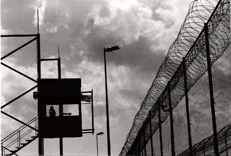 Ceuta: la Spagna tuona contro Tajani e convoca l’ambasciatore italiano in Spagna Barriere e torrette di controllo alla frontiera delle enclave spagnole in Nord Africa. La gestione dei confini e l'arrivo dei migranti sono al centro dello scontro diplomatico tra Roma e Madrid.