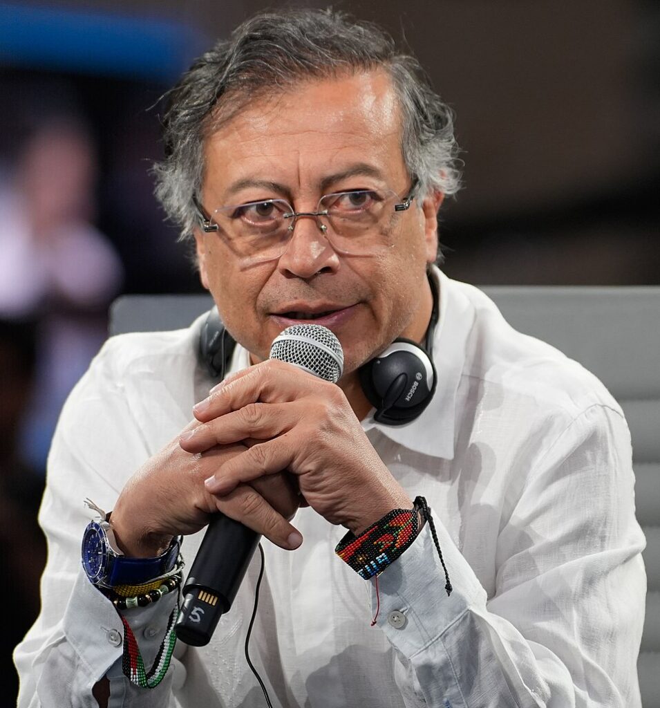 Il presidente uscente della Colombia, Gustavo Petro, durante un intervento pubblico a Bogotà. Petro ha vietato l'uso di installazioni militari per l'insediamento del successore Abelardo de la Espriella.