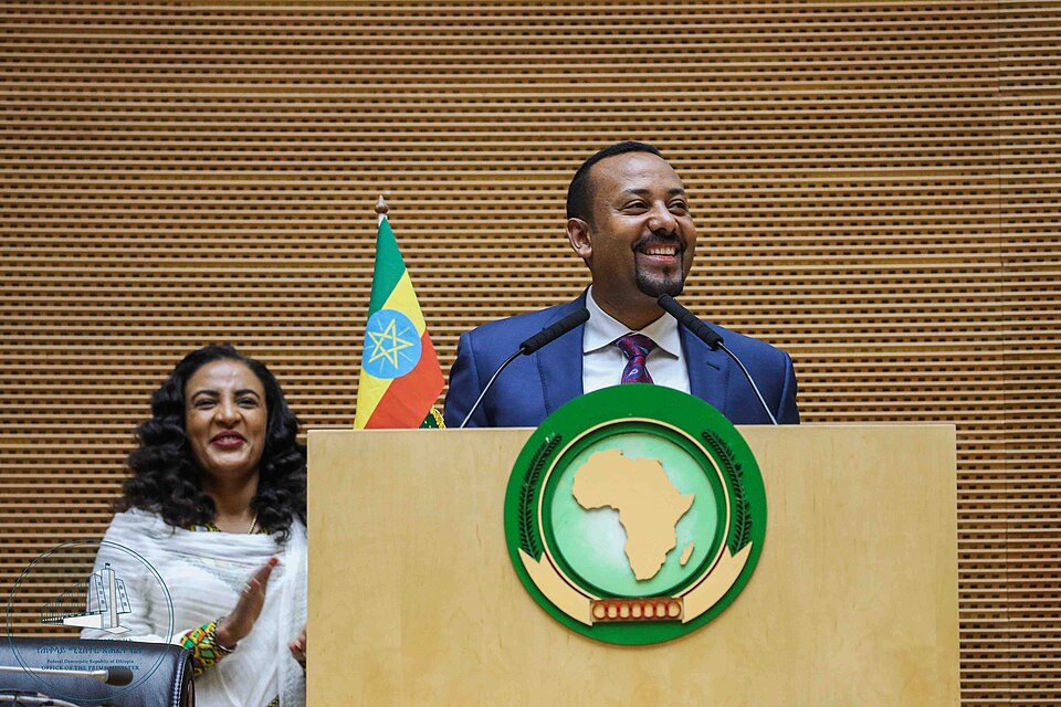 Etiopia, al via la Conferenza Nazionale di Dialogo: un “nuovo capitolo” per superare il ciclo della violenza "Il Primo Ministro dell'Etiopia, Abiy Ahmed, durante un recente intervento istituzionale. (Foto: Office of the Prime Minister - Ethiopia / Public Domain)"
