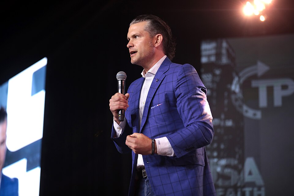 Guerra in Iran: il Pentagono chiede 87,6 miliardi al Congresso, audizione infuocata al Senato Pete Hegseth, Segretario alla Difesa degli Stati Uniti.