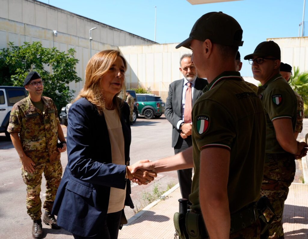 DIFESA: RAUTI I MILITARI DI STRADE SICURE GARANTISCONO OGNI GIORNO VIGILANZA E SORVEGLIANZA