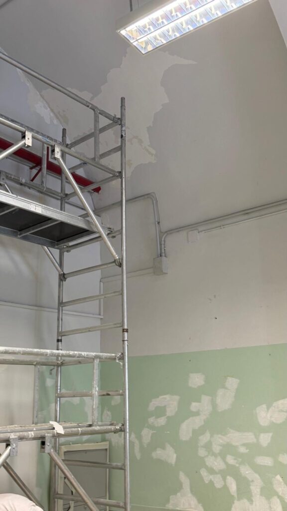IL COMUNE COMUNICA – proseguono gli interventi manutentivi sulle scuole comunali a cura di BM: oggi il sopralluogo del sindaco alla Carducci