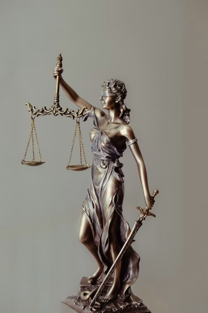 La statua della Giustizia, simbolo dell'imparzialità del diritto