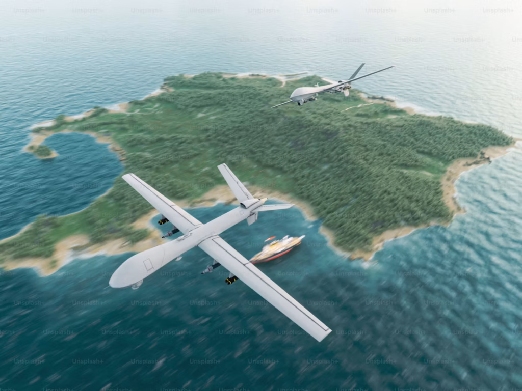 Fortezze robotiche nel Mar Cinese Meridionale: la strategia di Pechino per sostituire i soldati con i droni Rappresentazione concettuale di droni da ricognizione in pattugliamento su un'isola strategica.