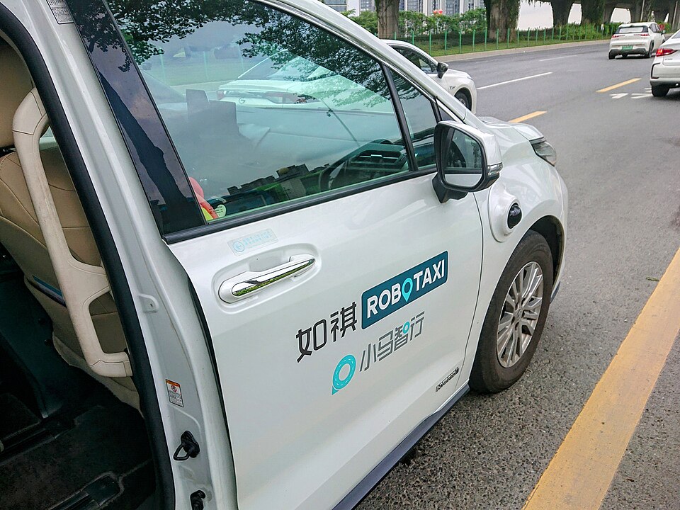 Dubai: Uber lancia i robotaxi Apollo Go di Baidu senza conducente Un veicolo robotaxi impiegato per i servizi di trasporto autonomo (Foto: YikyuenG / Wikimedia Commons)