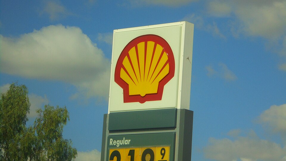 Rinnovabili europee: Shell cede a TotalEnergies asset per 500 MW e una maxi-pipeline il logo di Shell, la multinazionale energetica britannica che ha ceduto il proprio portafoglio europeo di energie rinnovabili terrestri a TotalEnergies.