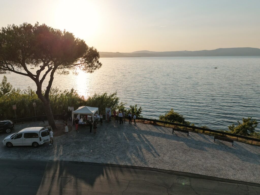 INAUGURATA IERI AD ANGUILLARA LA PIAZZAOLA BELVEDERE “LA SEDIA