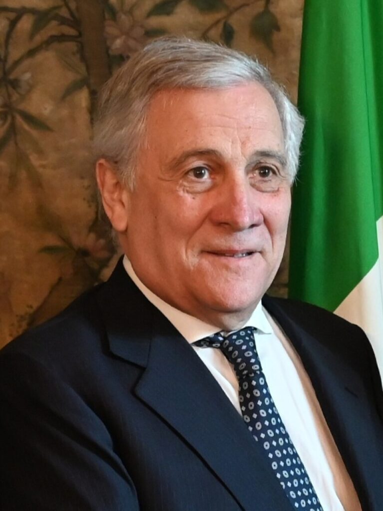 Antonio Tajani al centro del bilaterale con il ministro Araghchi